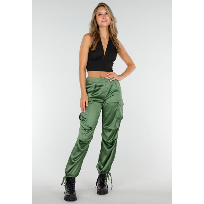 Khakifarbene Cargohose in Satinoptik mit Schleifendetail