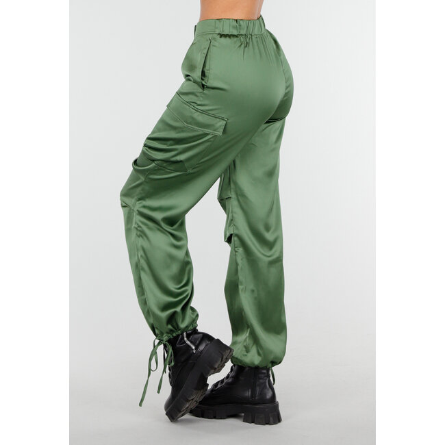 Khakifarbene Cargohose in Satinoptik mit Schleifendetail