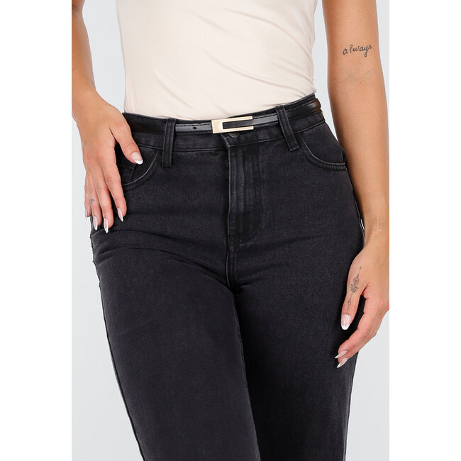 Schwarzer schmaler Taillengürtel mit goldenem Detail