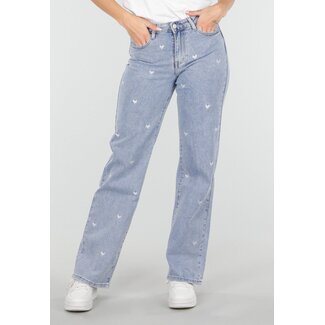 Hellblaue Jeans mit Herzchenprint