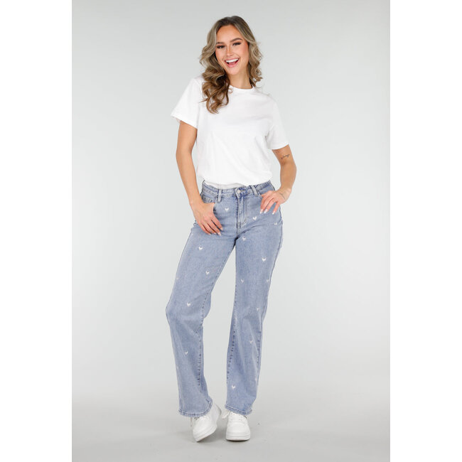 Hellblaue Straight Leg Jeans mit Herzchenprint