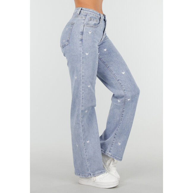 Hellblaue Straight Leg Jeans mit Herzchenprint