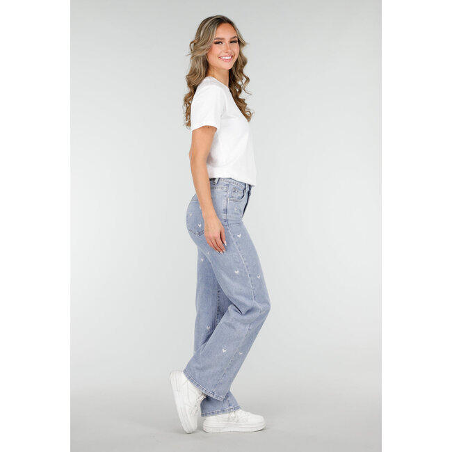 Hellblaue Straight Leg Jeans mit Herzchenprint