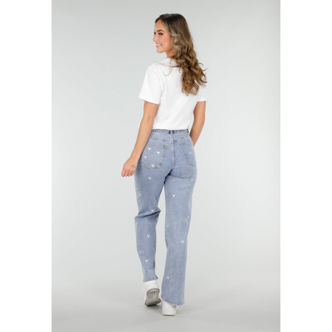 Hellblaue Straight Leg Jeans mit Herzchenprint