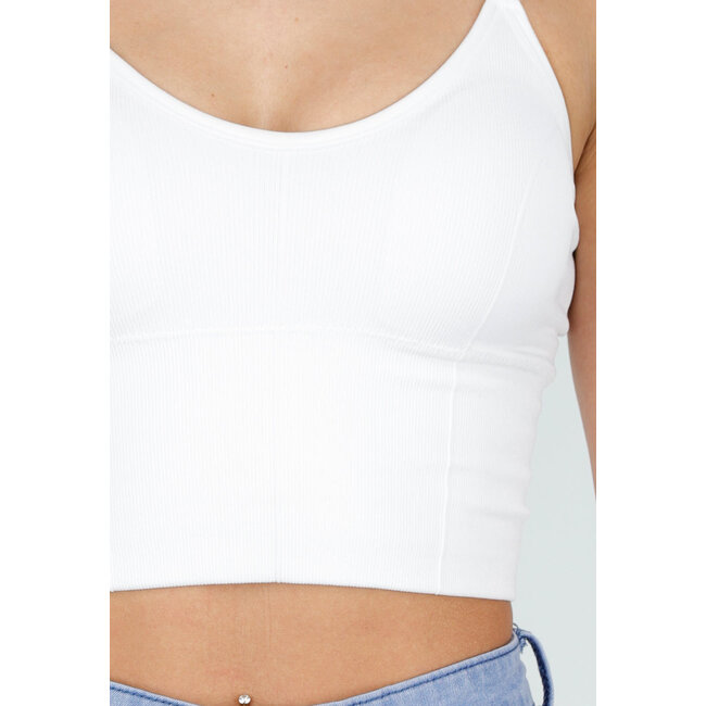 Weißes Oberteil mit gekreuztem Rücken und eingebetteten Pads