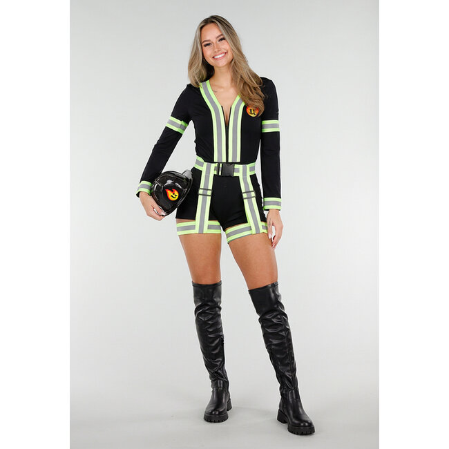 Schwarzer Feuerwehrhelm mit Emblem