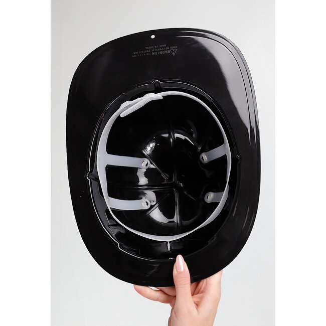 Schwarzer Feuerwehrhelm mit Emblem