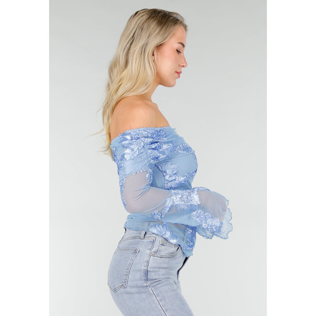 Blaues Off-Shoulder-Mesh-Oberteil mit Blumen