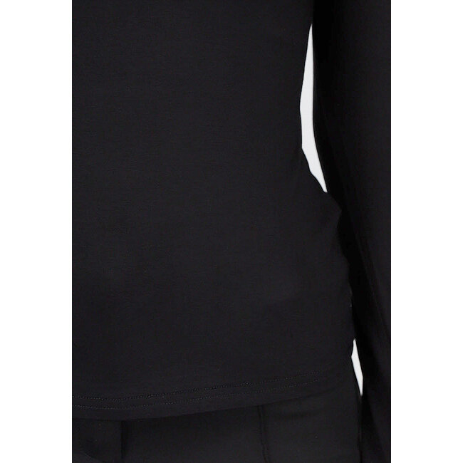 Schwarzes One-Shoulder-Top mit langen Ärmeln und Ring