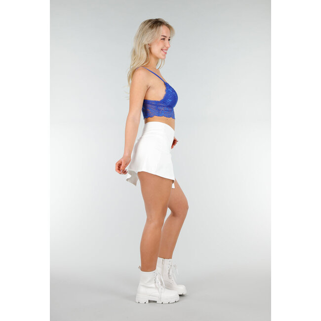 Blaue Spitzen-Bralette mit Spaghettiträgern