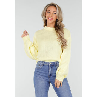 Gelber grobgestrickter Pullover