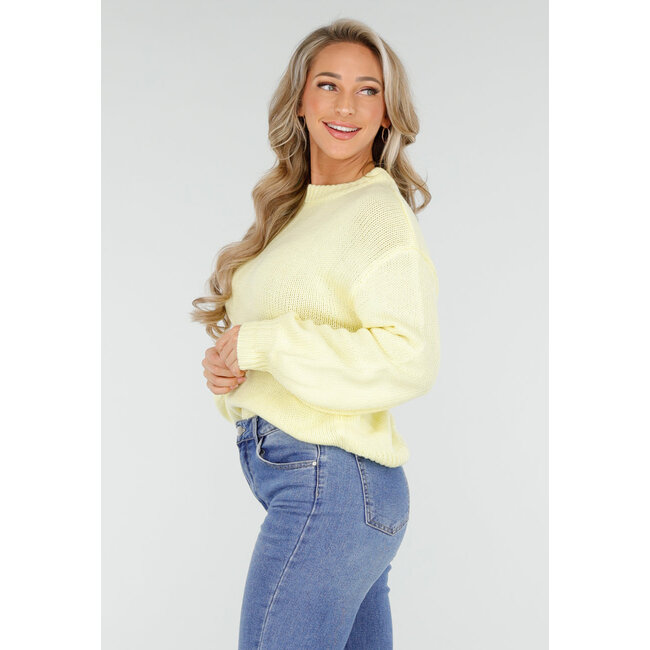 Gelber, grob gestrickter Oversize-Pullover mit Rundhalsausschnitt