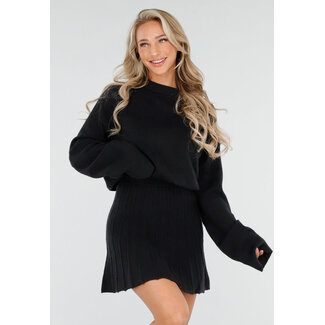 Schwarzes Strick-Set mit Rock