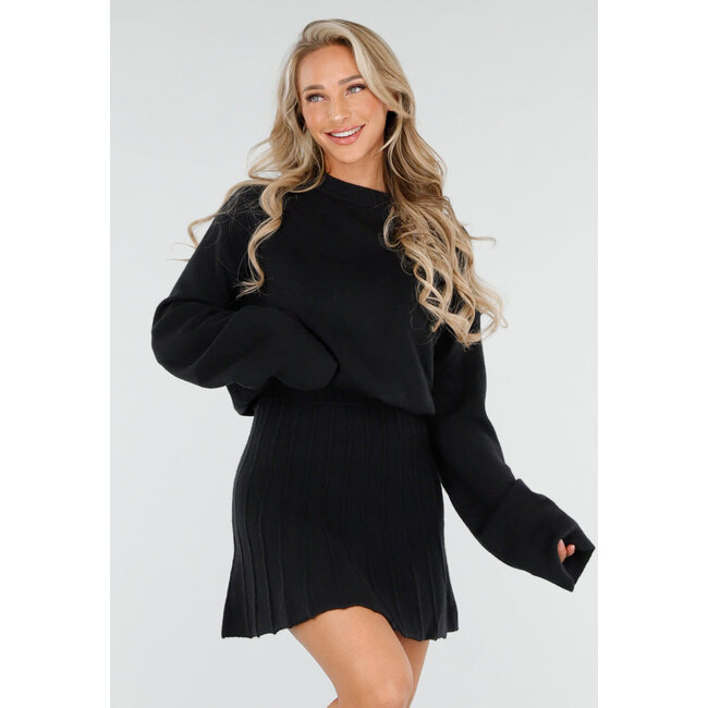 Schwarzes Strick-Set mit Rock