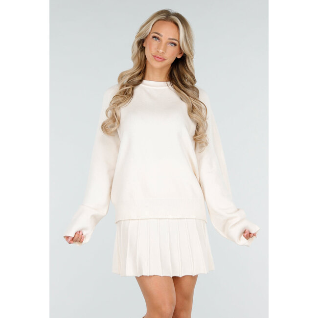 Crèmefarbene Strick-Zweiteiler mit Pullover und Rock