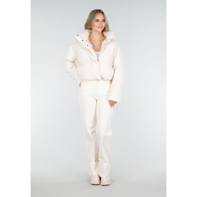 Weiße Teddy-Steppjacke mit Kapuze und hohem Kragen