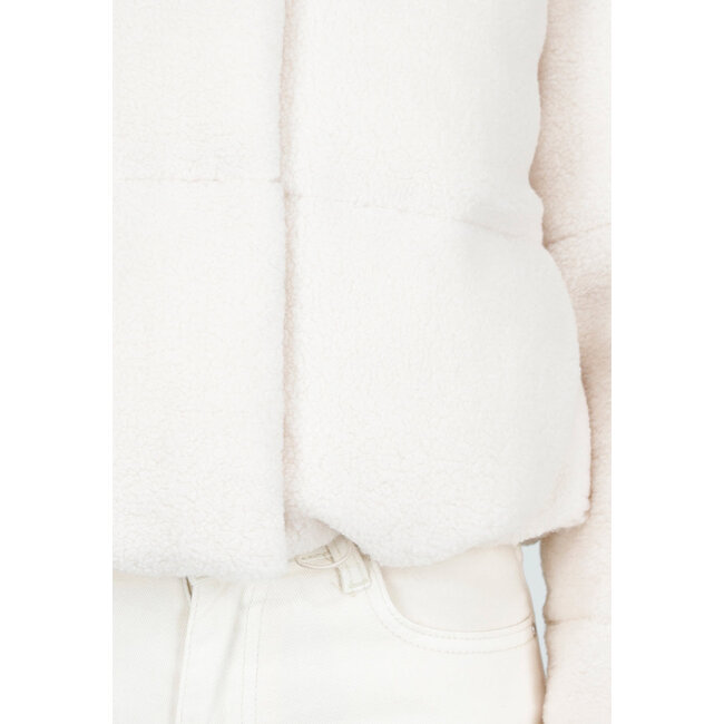Weiße Teddy-Steppjacke mit Kapuze und hohem Kragen