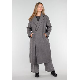 Langer grauer Mantel