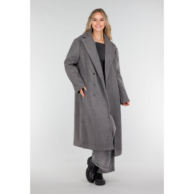 Langer grauer Trenchcoat