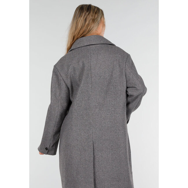Langer grauer Trenchcoat