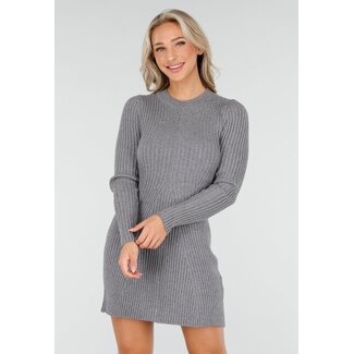 Gestricktes graues Kleid