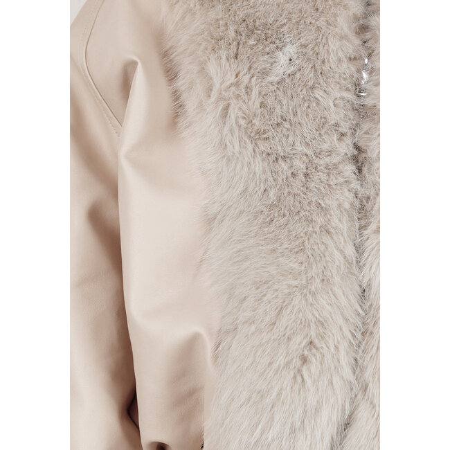 Beige Lederoptik Jacke mit Kunstfell