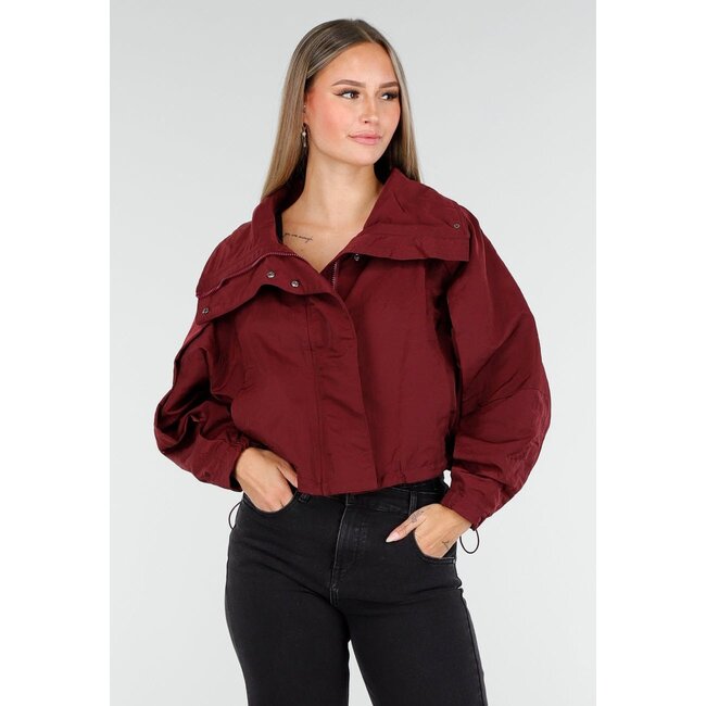 Cropped Lightweight Jacket in Bordeaux Red with Wide Collar