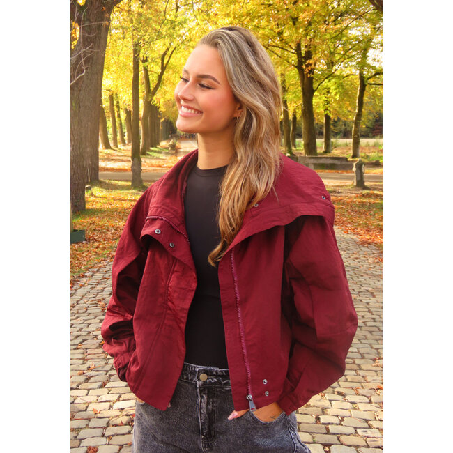 Cropped Lightweight Jacket in Bordeaux Red with Wide Collar