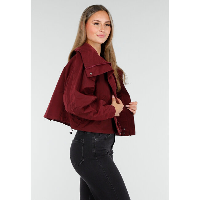 Cropped Lightweight Jacket in Bordeaux Red with Wide Collar