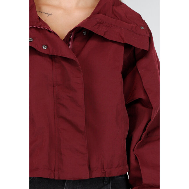 Cropped Lightweight Jacket in Bordeaux Red with Wide Collar