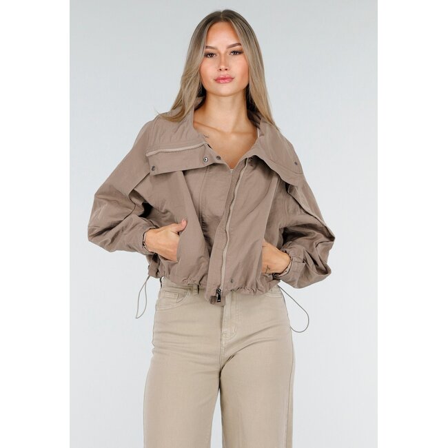 Taupefarbene kurze Jacke