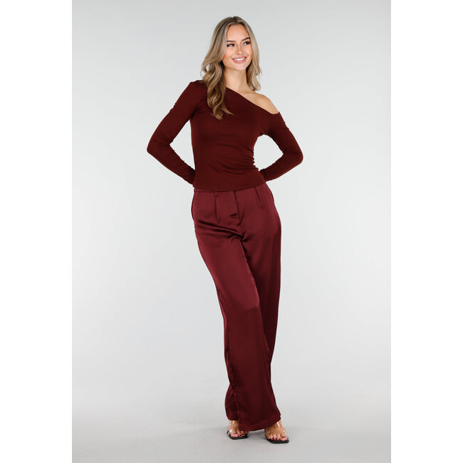 Bordeauxrotes One-Shoulder-Top mit langen Ärmeln