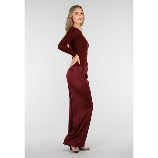 Bordeauxrotes One-Shoulder-Top mit langen Ärmeln