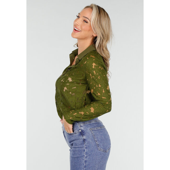 Grüne Spitzenbluse mit langen Ärmeln und Knopfverschluss