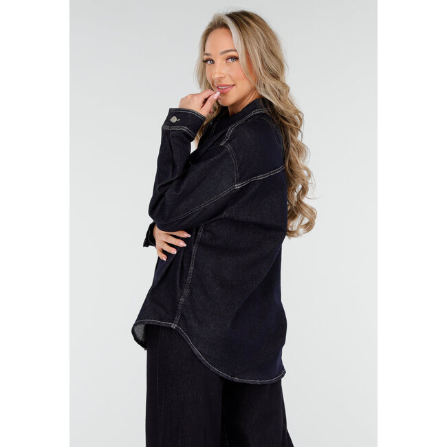 Dunkelblaue Jeansbluse mit langen Ärmeln und Knöpfen