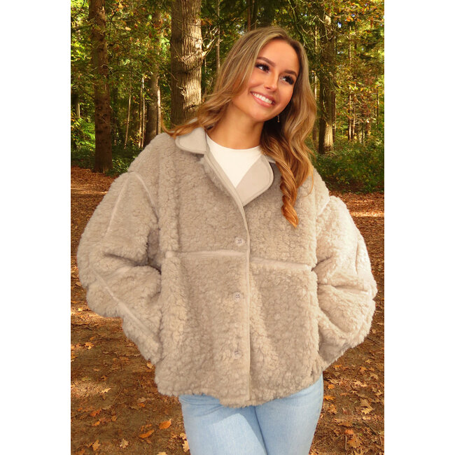 Beige Teddyjacke mit Stehkragen und Knopfverschluss