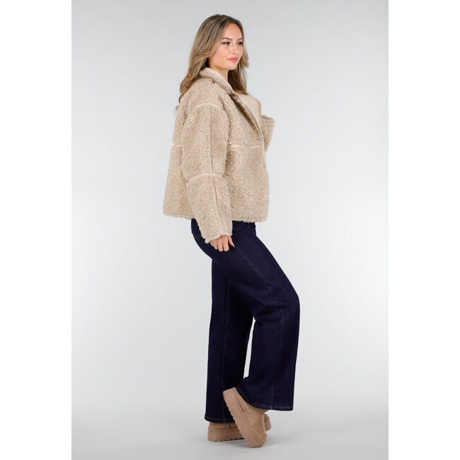 Beige Teddyjacke mit Stehkragen und Knopfverschluss