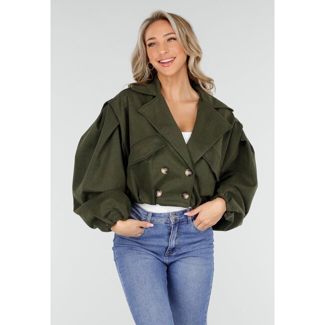 Grüner, verkürzter Trenchcoat aus Wildleder