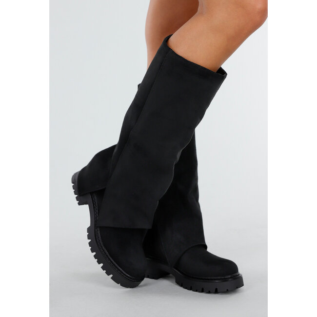 Schwarze hohe Stiefel mit klobiger Sohle und Wildlederoptik