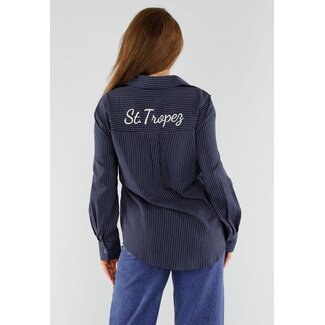 Blaue Bluse mit Stickerei