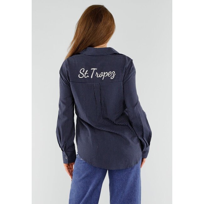 Blau gestreifte Bluse mit St. Tropez-Stickerei am Rücken