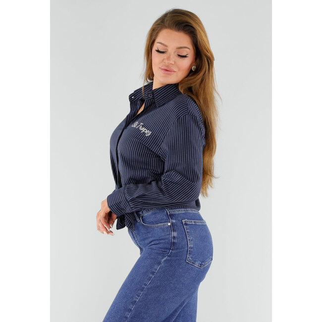 Blau gestreifte Bluse mit St. Tropez-Stickerei am Rücken