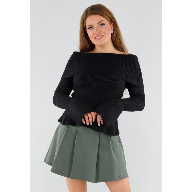 Schwarzer schulterfreier Strickpullover mit ausgestellten Ärmeln