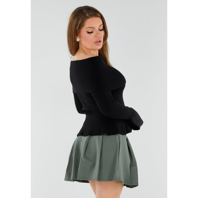 Schwarzer schulterfreier Strickpullover mit ausgestellten Ärmeln