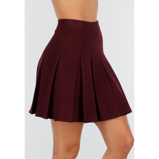 Bordeauxroter Plisseerock aus gestricktem Stretchstoff