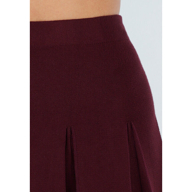Bordeauxroter Plisseerock aus gestricktem Stretchstoff
