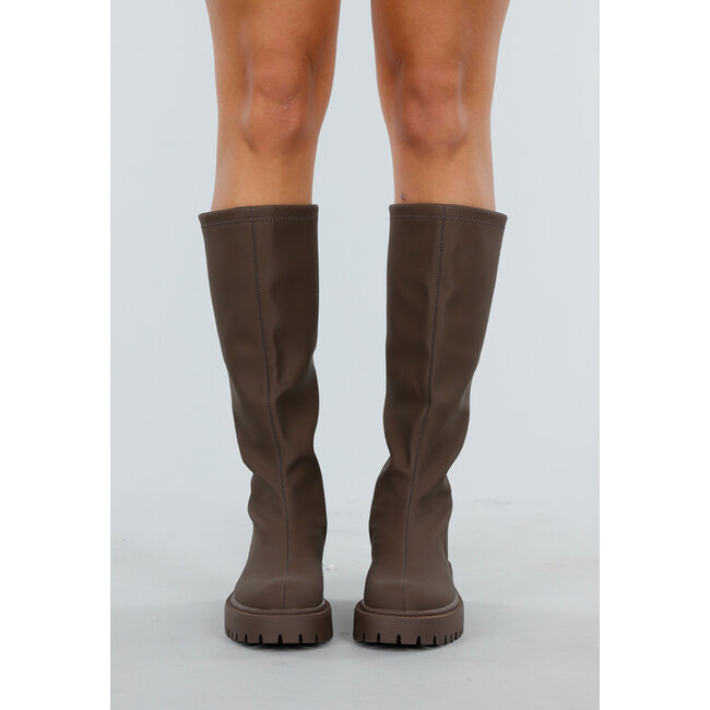 Kniehohe Stiefel in Braun mit klobiger Sohle
