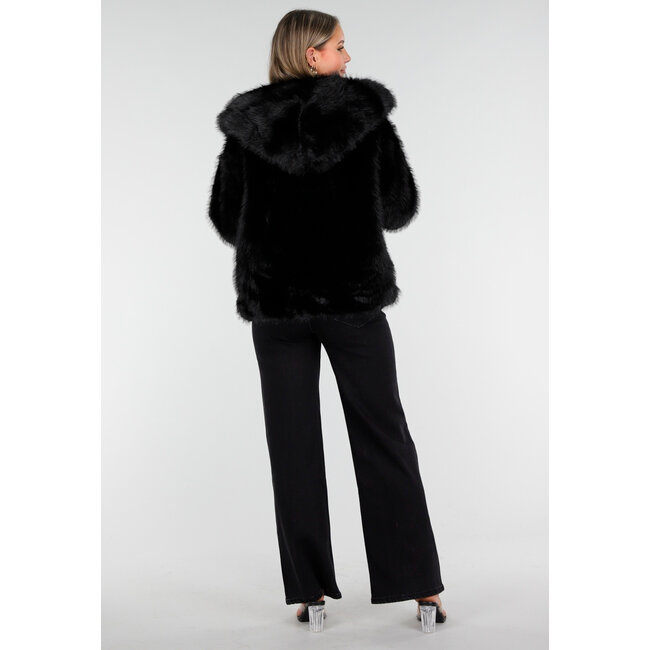 Schwarze Kunstfelljacke mit Kapuze