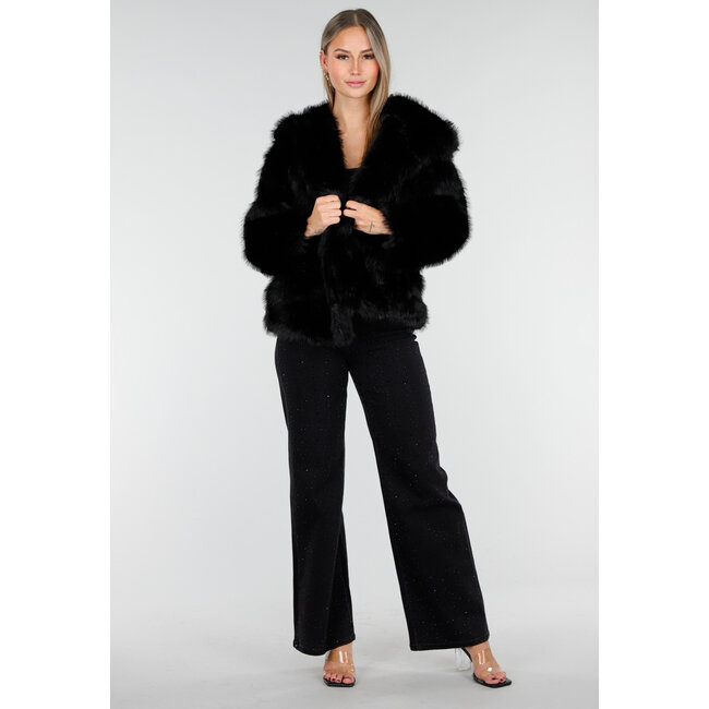 Schwarze Kunstfelljacke mit Kapuze