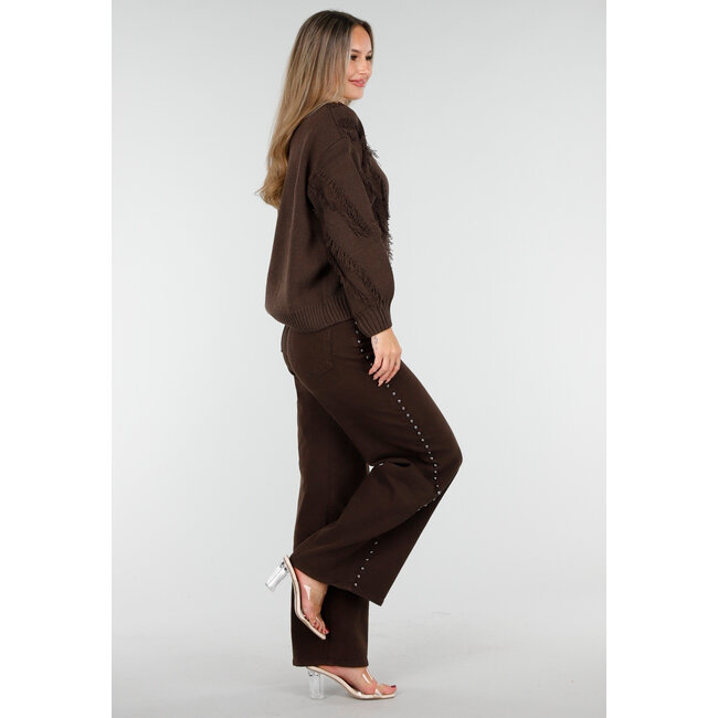 Brauner Pullover mit V-Ausschnitt und Fransen-Details